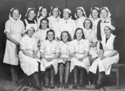 Husstellkurs i Vang i mars 1941. Nr 4 fra venstre (?) i 1. r