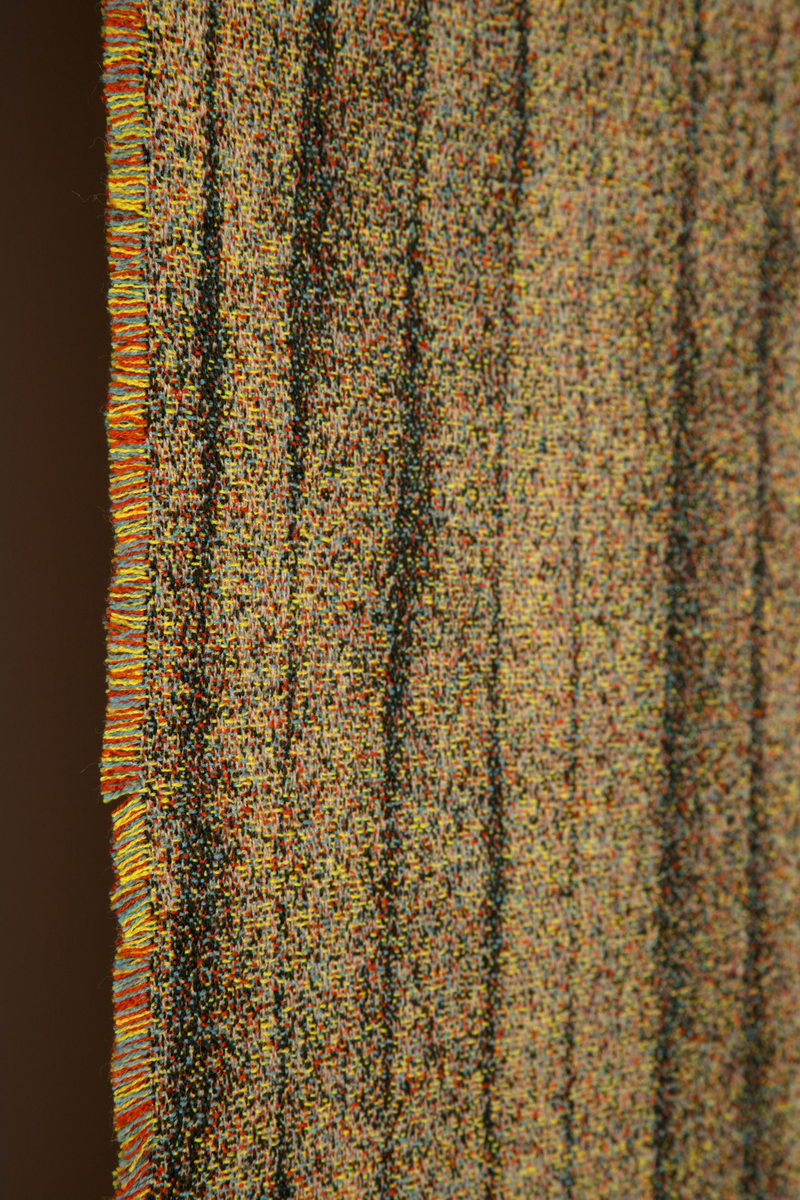 Rektangulær billedvev med tekstile egenskaper som plissé og folden som motiv.