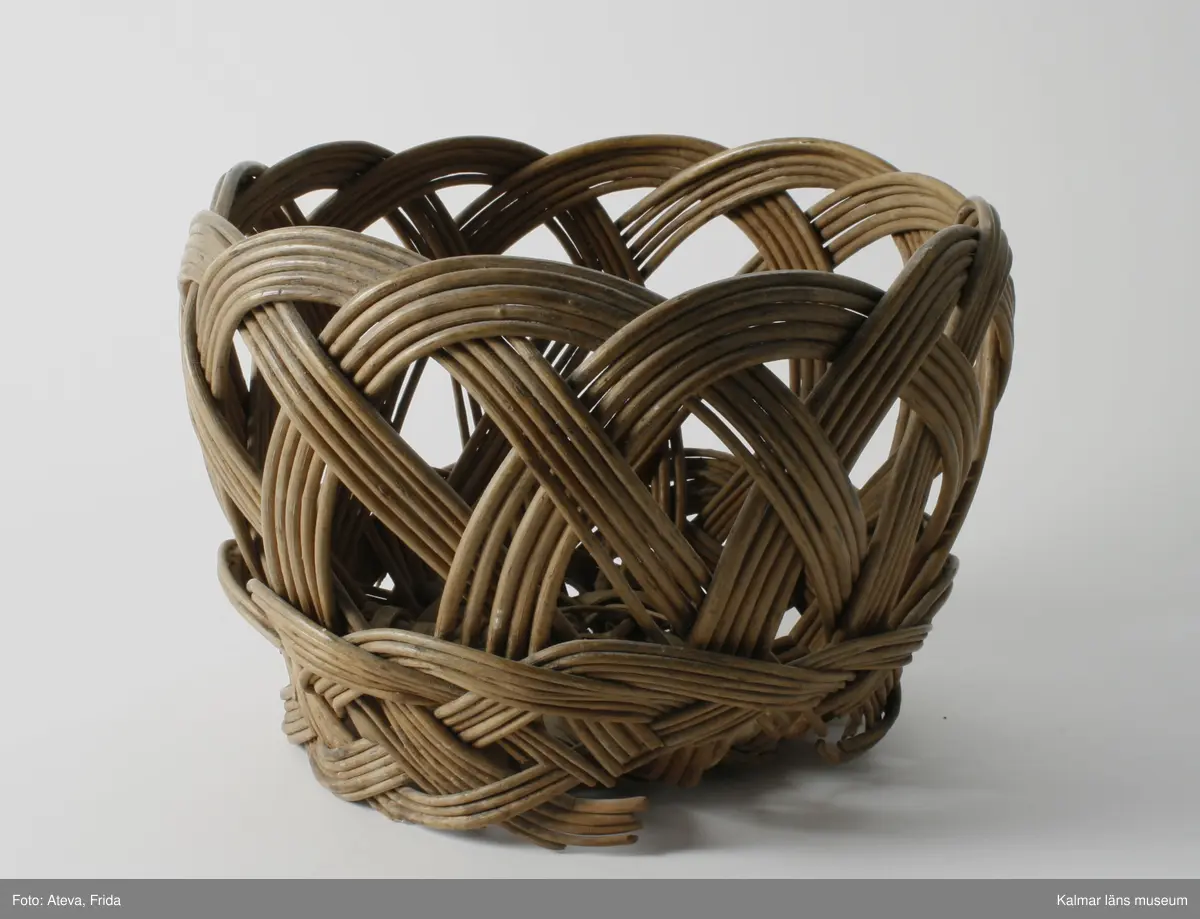 KLM 14096. Korg. Flätad.