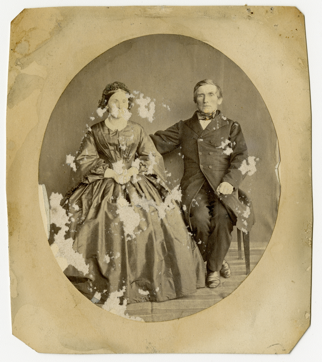 Portrett av mann og kvinne, antagelig ektepar. Muligens Houen slekt