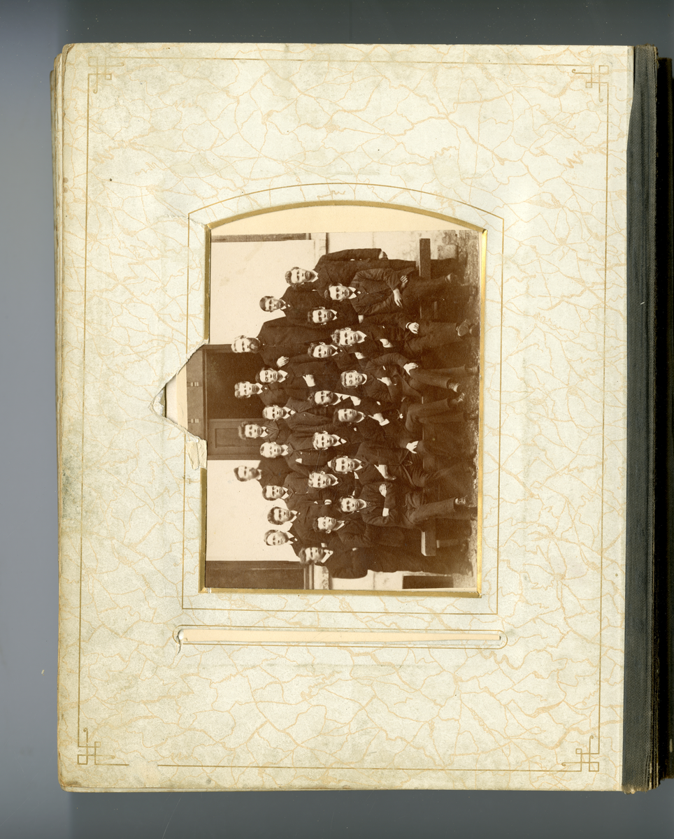 Klassefoto tatt på 1880-tallet