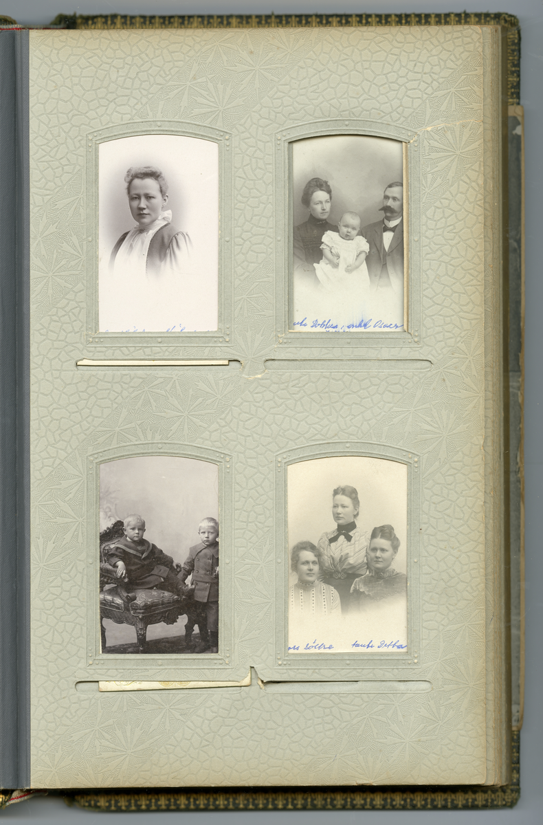 Fotoalbum med familiebilder fra Nyblin familien fra Skien, også Sørensen slekt, enkelte som utvandret til USA

Blant annet foto av Mia, Anna Karoline Olsen, Sørensen, Emanuel Sørensen, Marie Sørensen, Johannes Sørensen, Christian, Ivar, Oscar, Delba, Carl, Constanse

Foto fra fotografer Marie Rosenland, Ragnvald Nyblin, M. Neson (USA), E. A. Engelschiøn, L. Balle, Aug. Haraldsson, L. Bodner, P. F. Feilberg-Hansen, John Nielsen, R. Ovesen, Clara Hollander med mer