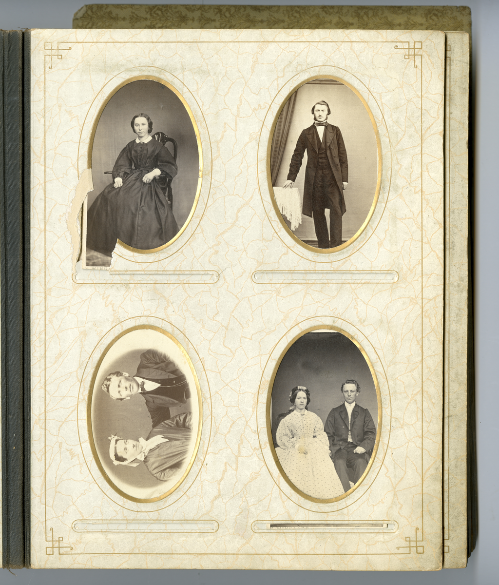 Fotoalbum med familiebilder. Navn på en del personene, påskrift på foto. Bl.a. Skiensfamilien Houen, Eberhardt m.fl.