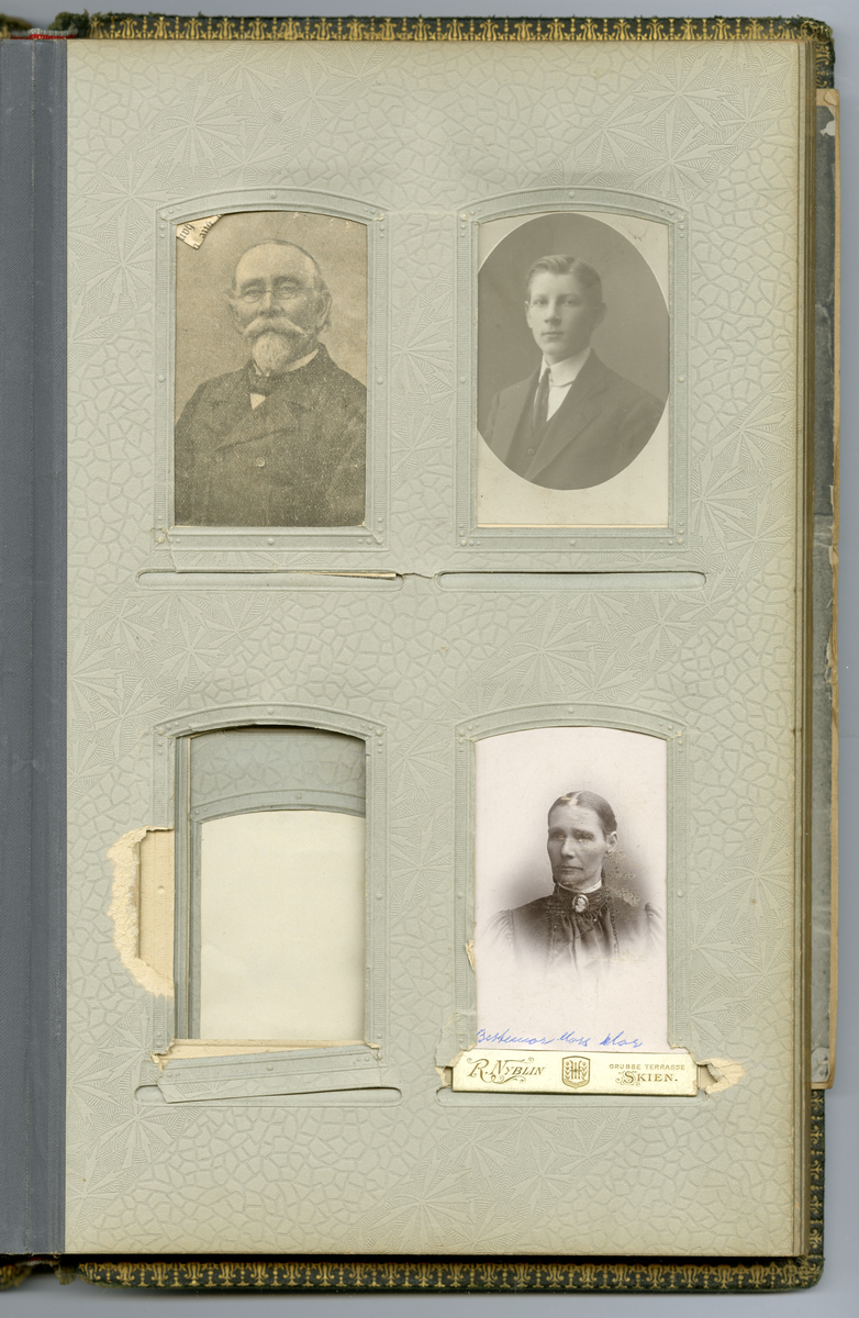 Fotoalbum med familiebilder fra Nyblin familien fra Skien, også Sørensen slekt, enkelte som utvandret til USA

Blant annet foto av Mia, Anna Karoline Olsen, Sørensen, Emanuel Sørensen, Marie Sørensen, Johannes Sørensen, Christian, Ivar, Oscar, Delba, Carl, Constanse

Foto fra fotografer Marie Rosenland, Ragnvald Nyblin, M. Neson (USA), E. A. Engelschiøn, L. Balle, Aug. Haraldsson, L. Bodner, P. F. Feilberg-Hansen, John Nielsen, R. Ovesen, Clara Hollander med mer
