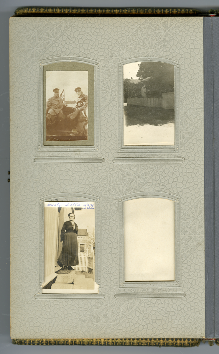 Fotoalbum med familiebilder fra Nyblin familien fra Skien, også Sørensen slekt, enkelte som utvandret til USA

Blant annet foto av Mia, Anna Karoline Olsen, Sørensen, Emanuel Sørensen, Marie Sørensen, Johannes Sørensen, Christian, Ivar, Oscar, Delba, Carl, Constanse

Foto fra fotografer Marie Rosenland, Ragnvald Nyblin, M. Neson (USA), E. A. Engelschiøn, L. Balle, Aug. Haraldsson, L. Bodner, P. F. Feilberg-Hansen, John Nielsen, R. Ovesen, Clara Hollander med mer