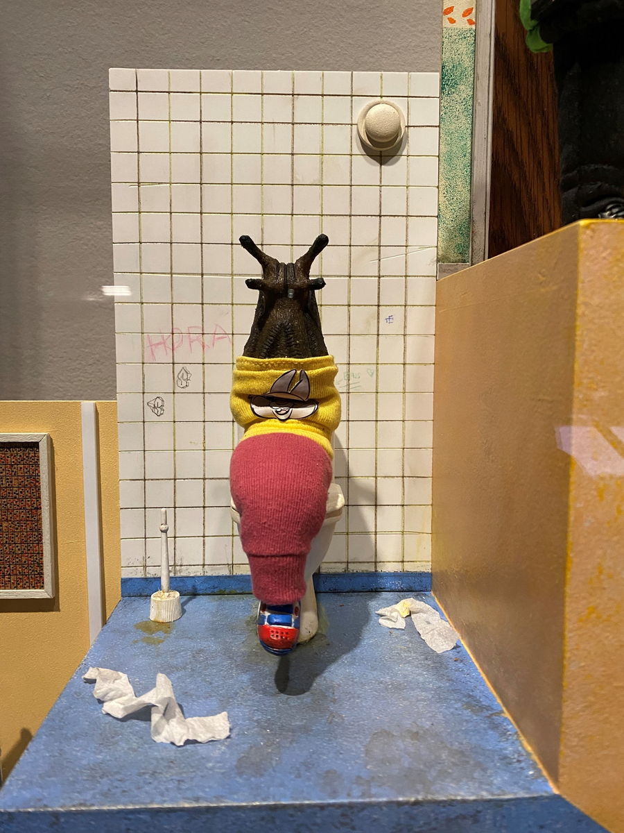 Konstverk av Niki Lindroth von Bahr, tidigare installerat på Lidmanska gymnasiet i Västerås, en del av Carlforsska gymnasiet.