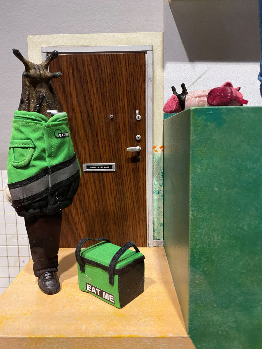 Konstverk av Niki Lindroth von Bahr, tidigare installerat på Lidmanska gymnasiet i Västerås, en del av Carlforsska gymnasiet.