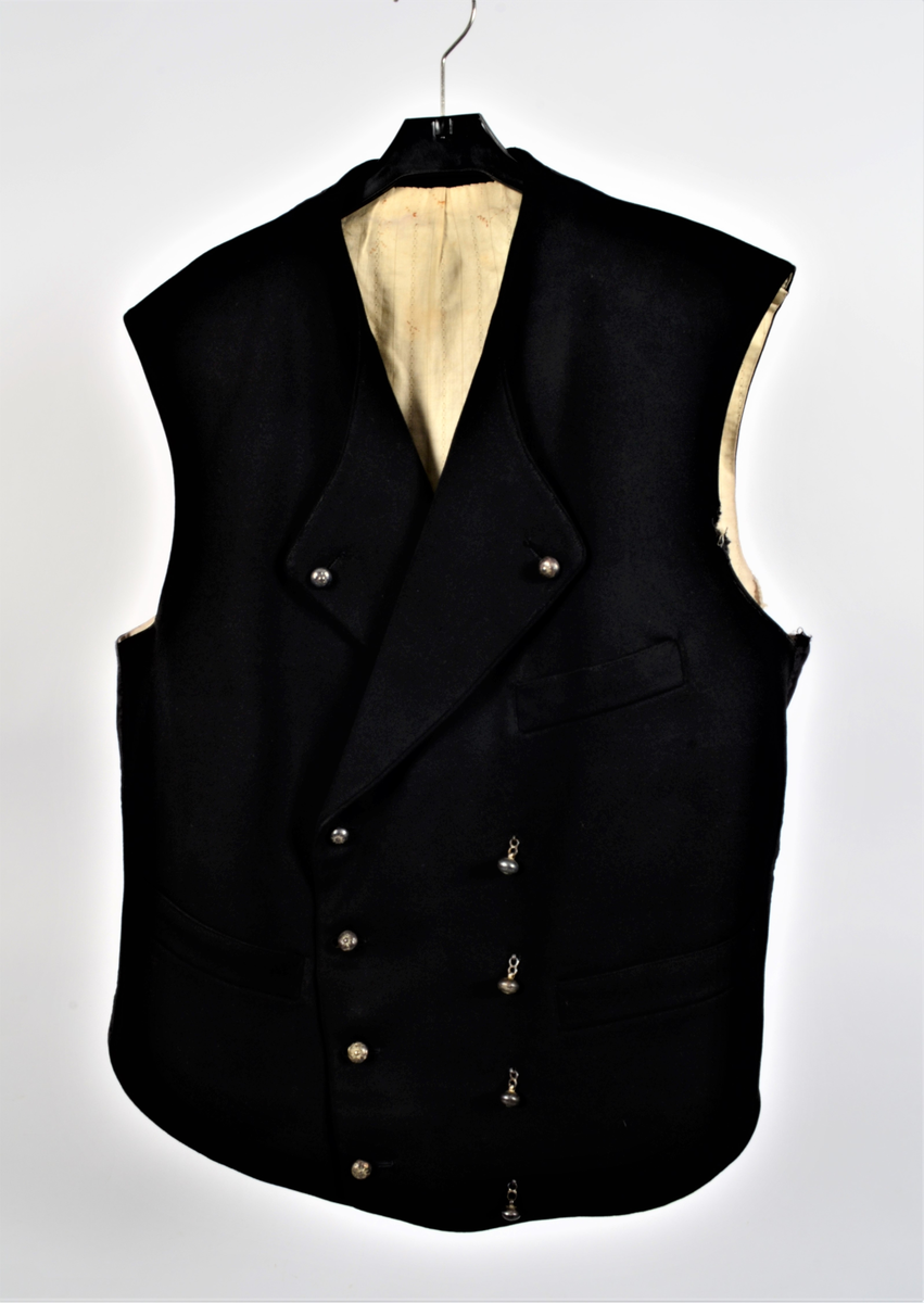 Jakke, bukse og vest.