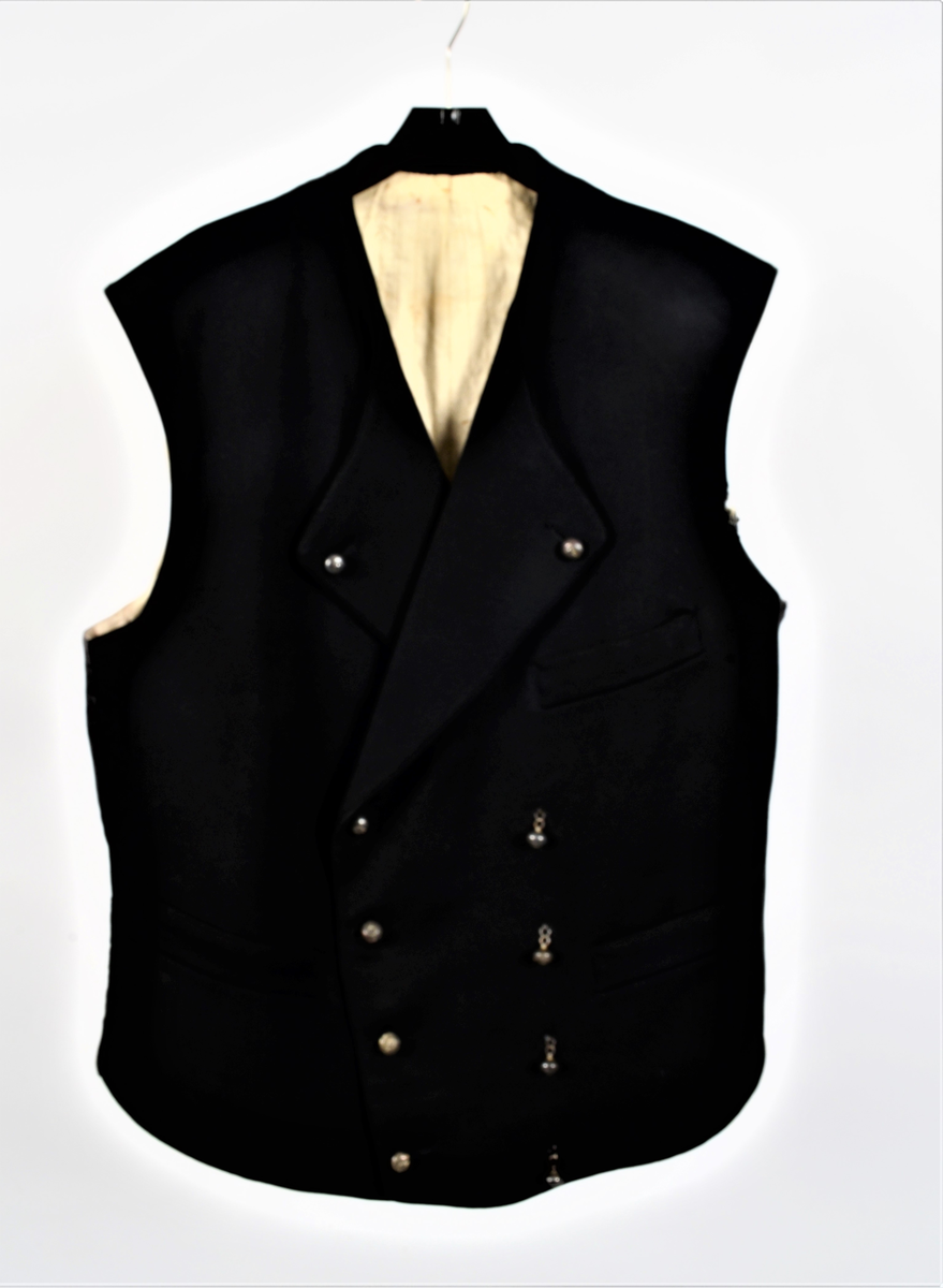 Jakke, bukse og vest.