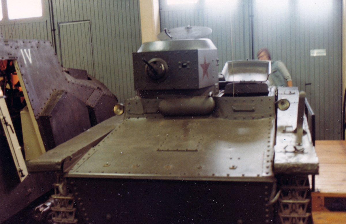 Rysk amfibiestridsvagn (T-37) vid Pansarmuseet i Axvall. Museet avvecklades 2007.