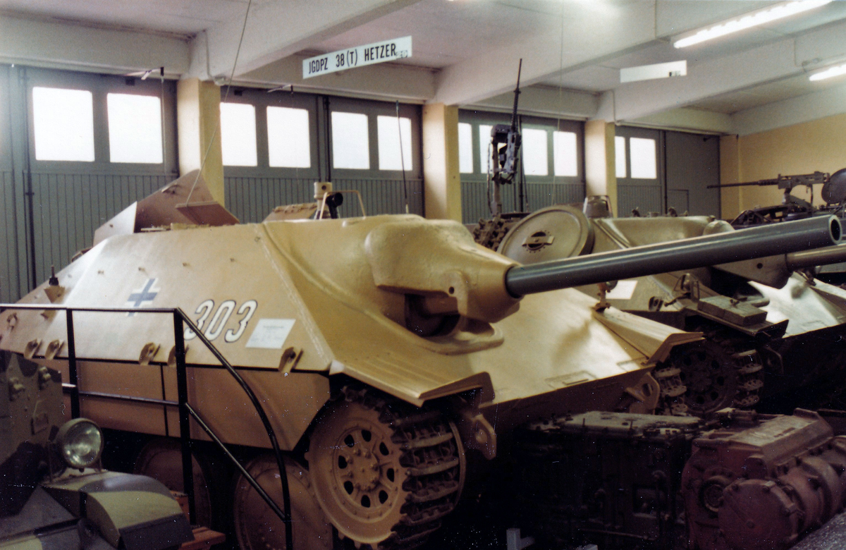 Tysk Jagdpanzer 38 (T) Hetzer vid Pansarmuseet i Axvall. Museet avvecklades 2007.