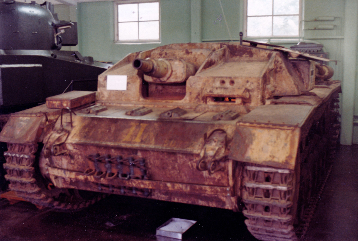 Tysk Sturmgeschütz III ausf D vid Pansarmuseet i Axvall. Museet avvecklades 2007.