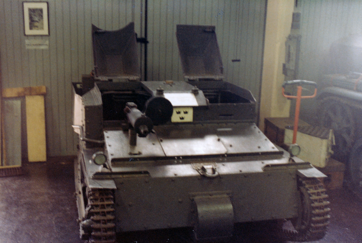 Brittisk tankett Carden Loyd Mk VI vid Pansarmuseet i Axvall. Museet avvecklades 2007.