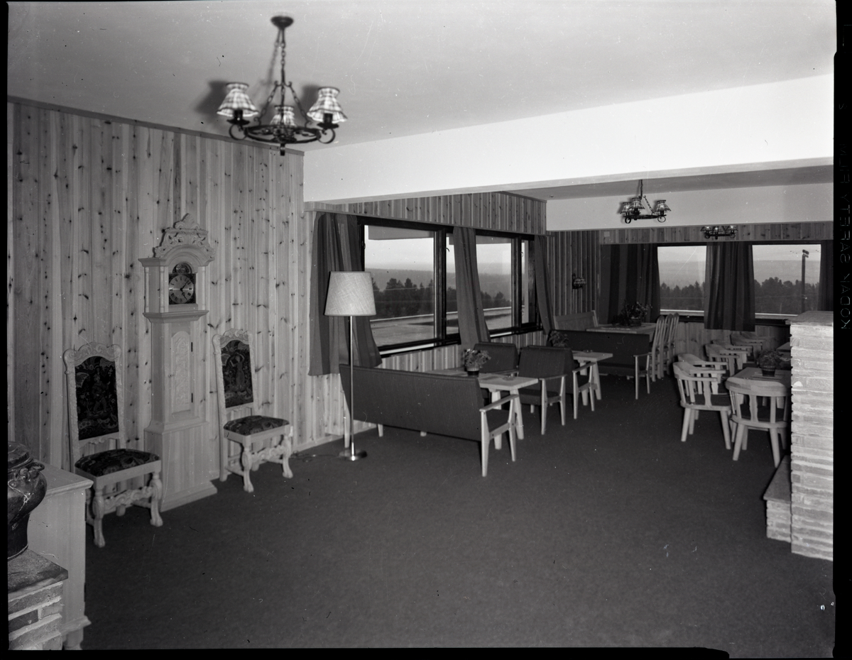 Diverse interiør/eksteriør bilete frå Sanderstølen Høyfjellshotell 1966.