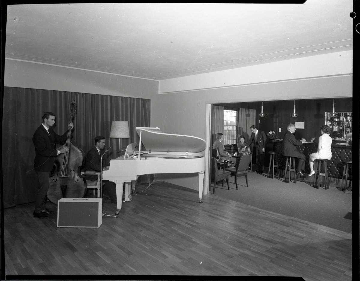 Diverse interiør/eksteriør bilete frå Sanderstølen Høyfjellshotell 1966.