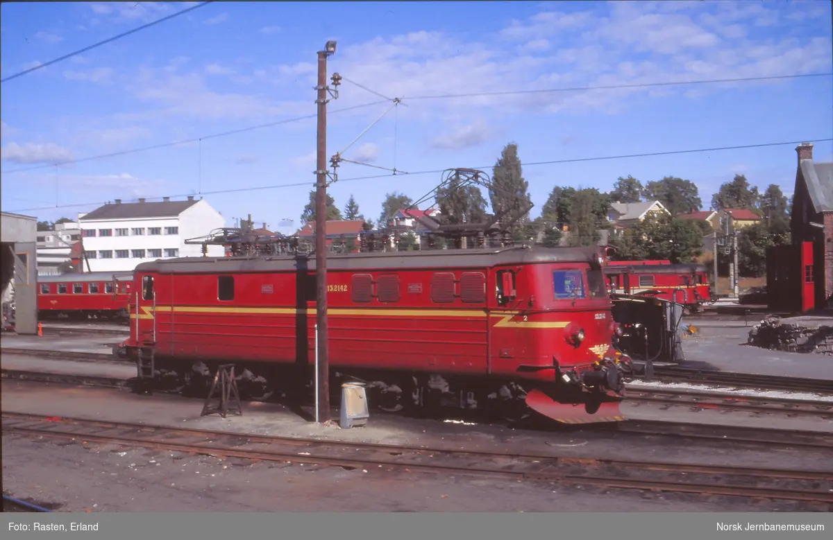 Elektrisk lokomotiv El 13 2141 på Hamar stasjon