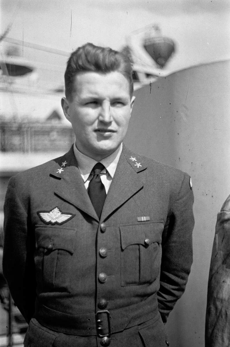Person i uniform ombord på et skip