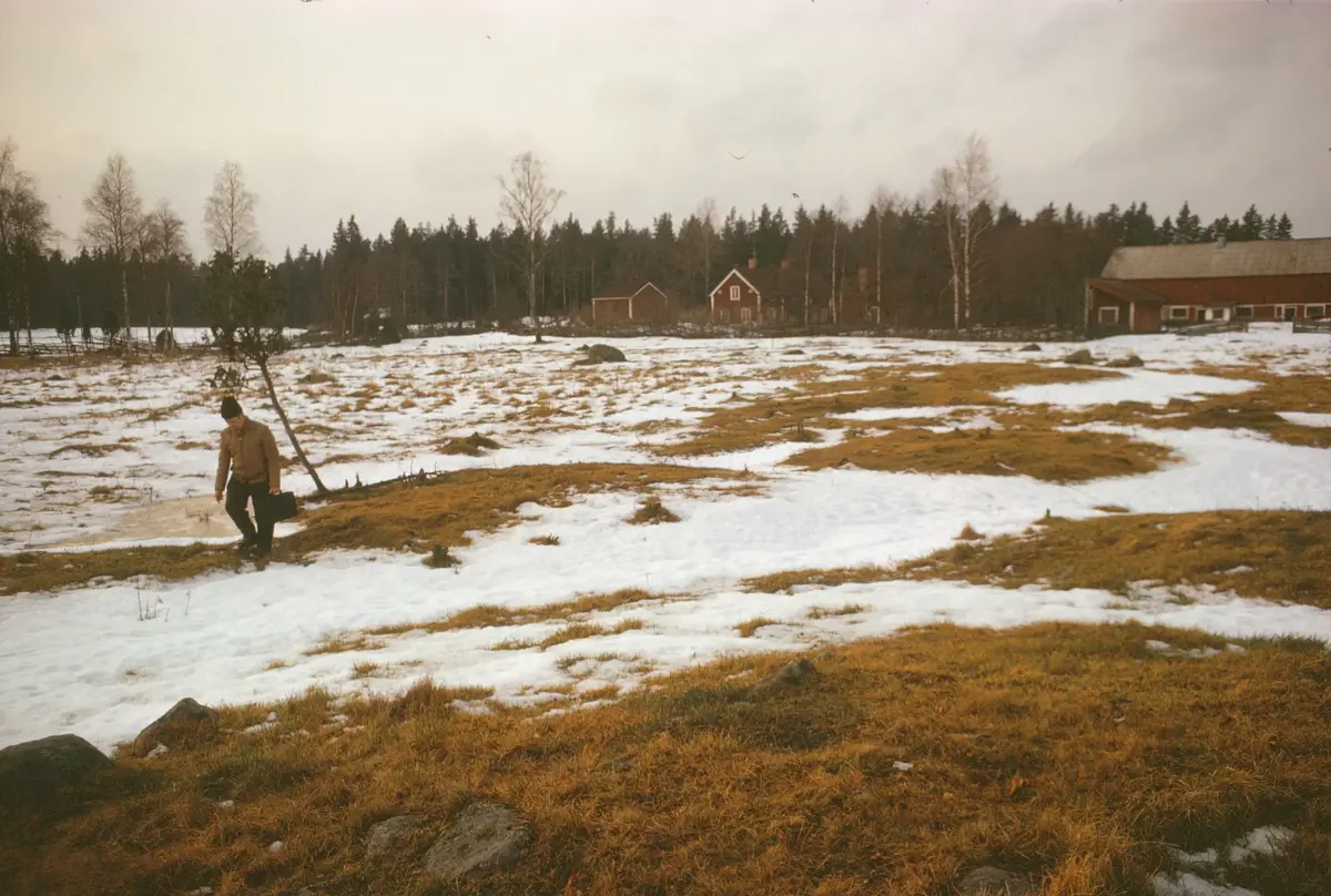 Marka. Västergården. Gravfält Ö om gården.