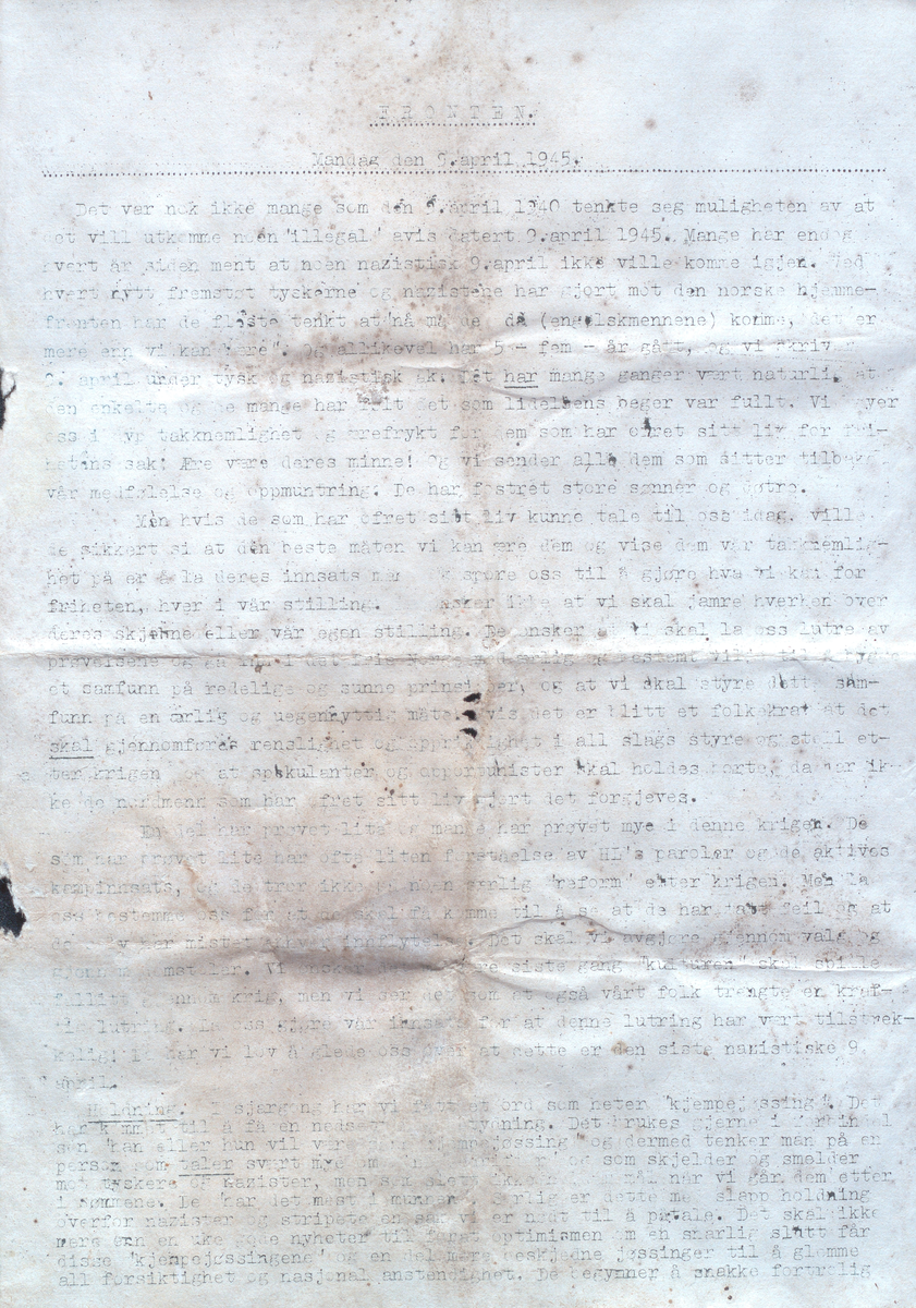 Konvolutt med åtte gulna, maskinskrivne ark. Tre stk Kommunal-Nytt for 20. mars 1945. Eit eksemplar av Fronten for 9. april 1945. I tillegg eit skriv som er innleia med "Til tillitsmennene", og underteikna "Hilsen 15". Vedlegget har overskrift "Judaspenger er dårlig forretning". 