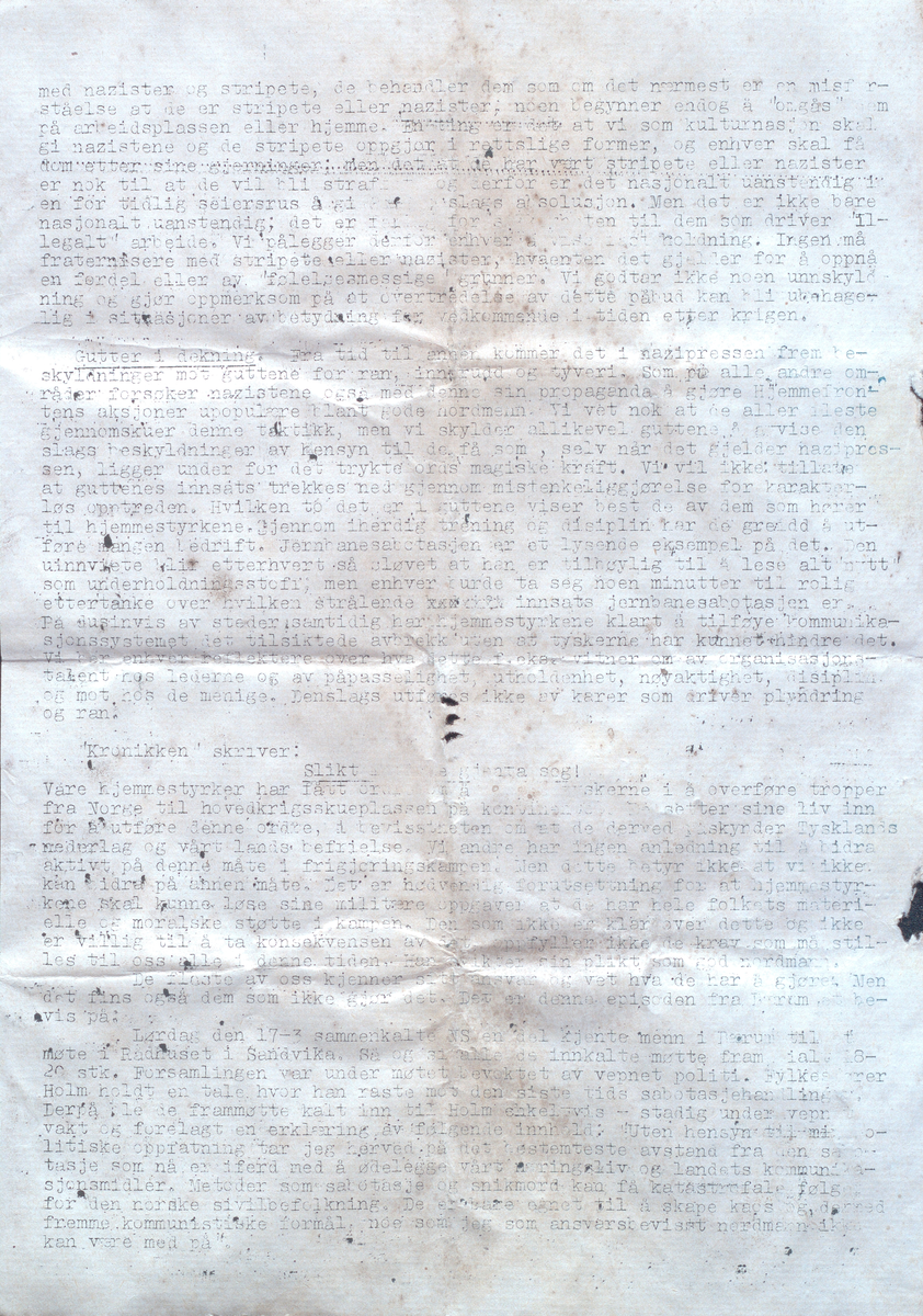 Konvolutt med åtte gulna, maskinskrivne ark. Tre stk Kommunal-Nytt for 20. mars 1945. Eit eksemplar av Fronten for 9. april 1945. I tillegg eit skriv som er innleia med "Til tillitsmennene", og underteikna "Hilsen 15". Vedlegget har overskrift "Judaspenger er dårlig forretning". 