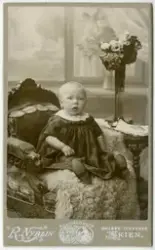 Foto av ukjent spedbarn, antagelig i slekt med Lovey Jacobse