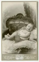 Isak Jacobsen (f. 1902),  giverens bror

Påskrift:

Isak Jac