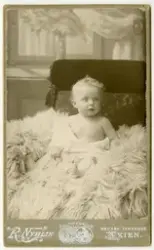 Babybilde av Lovey Jacobsen f. 1903, tatt etter dåpsdagen 3 