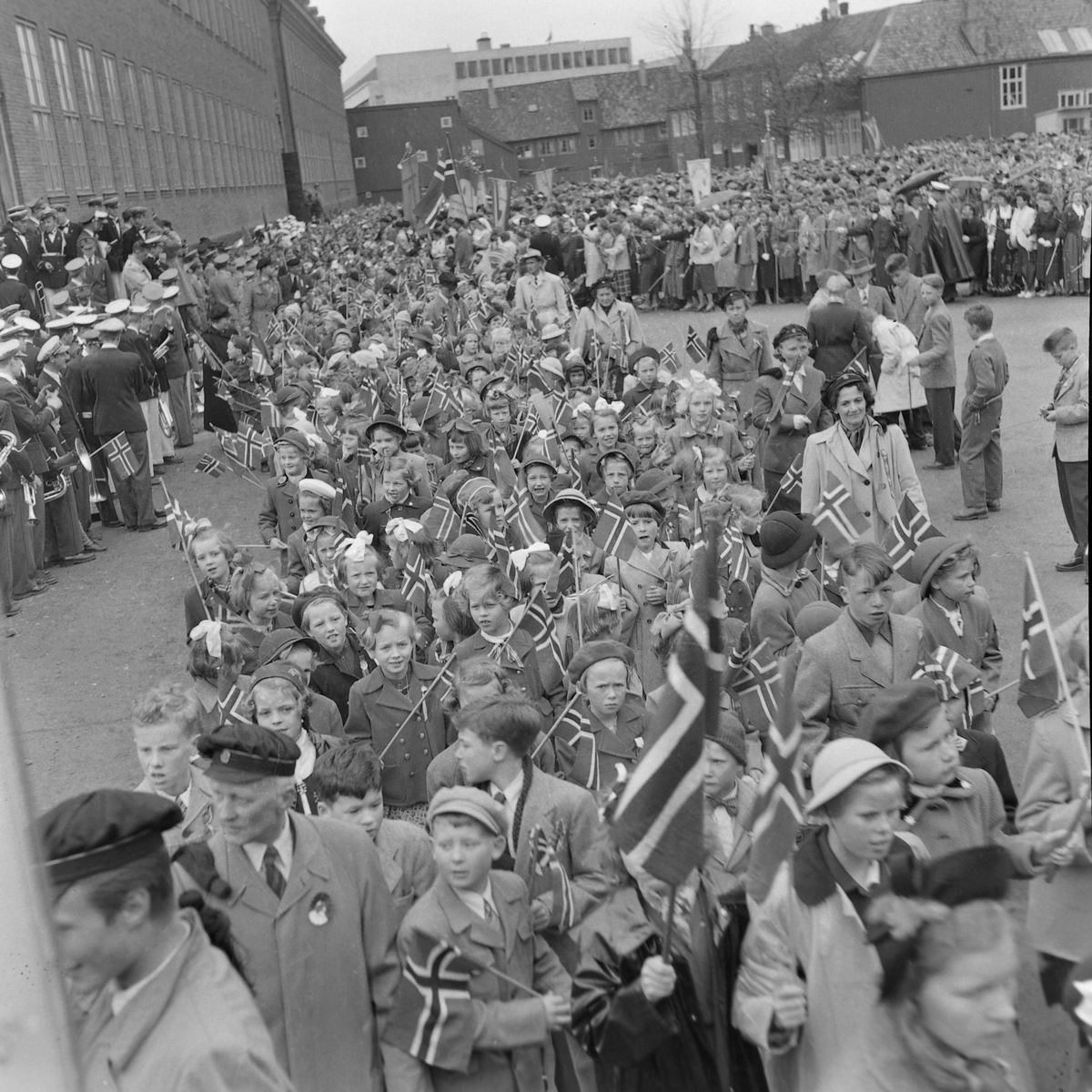 Barnetoget, 17.mai 1954