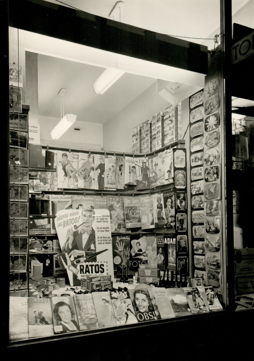 Skyltfönster i en tobakshandel 1950-tal.
