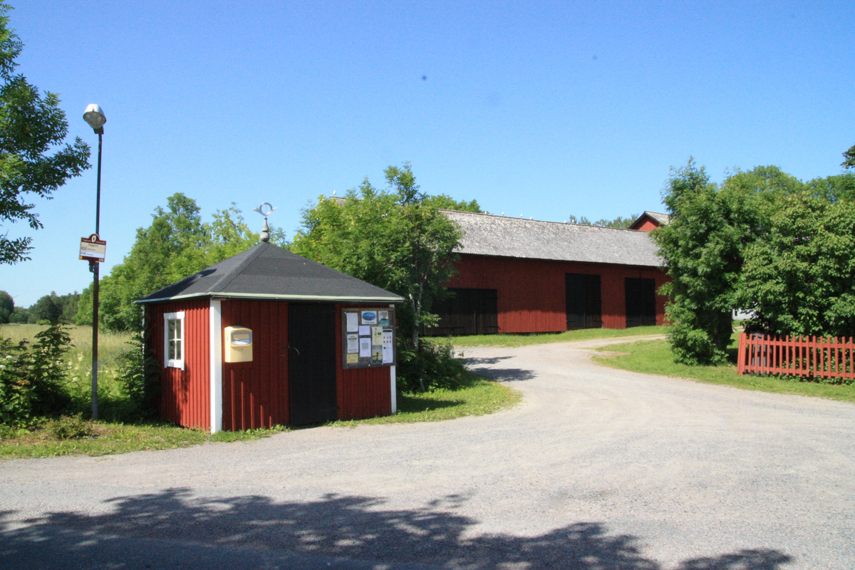 Gårdsvy, Raggarön, Uppland 2011