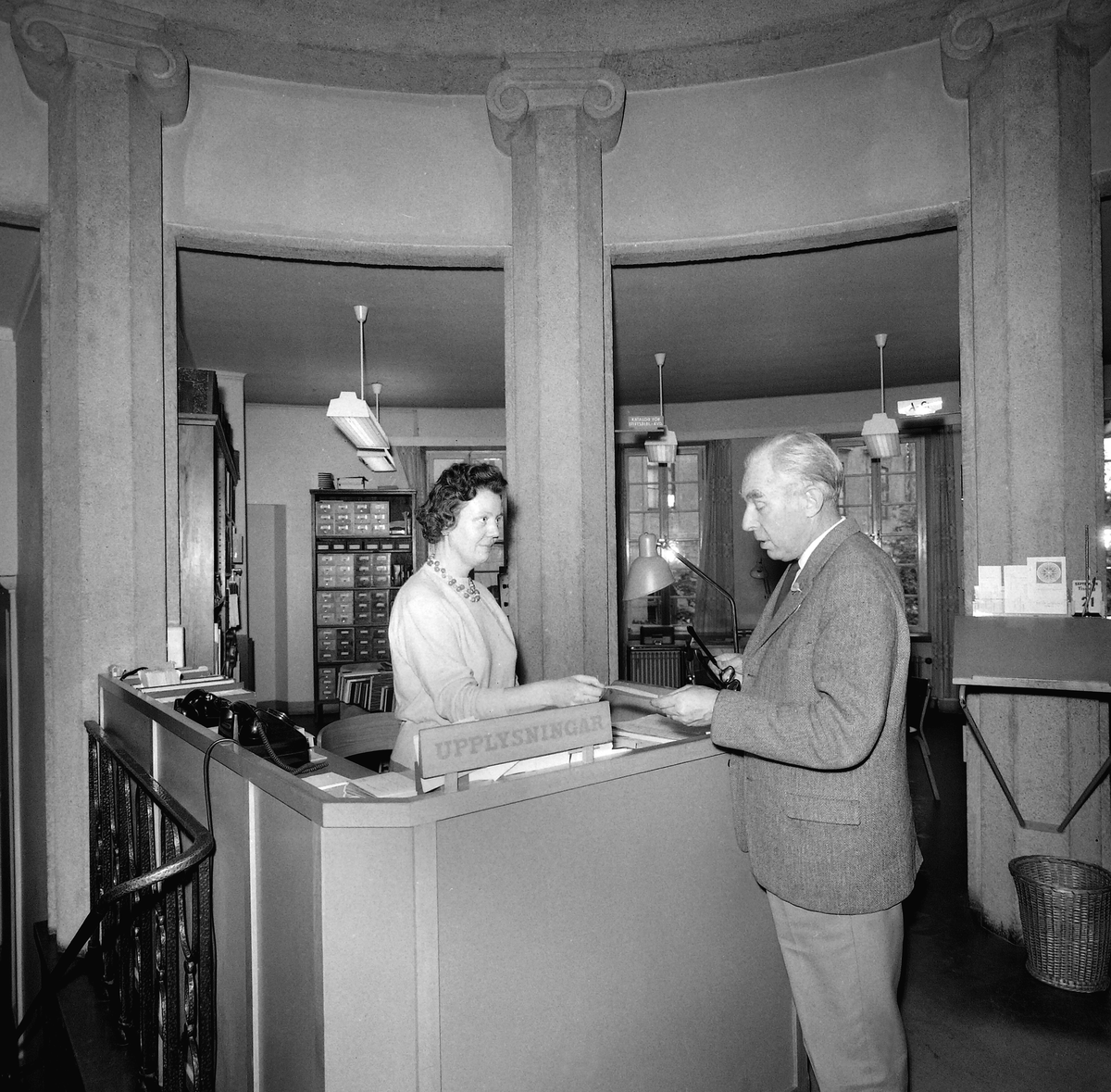 Interiör från Linköpings stifts- och landsbibliotek. Från 1928 disponerade man den det året färdigställda Rotundan.