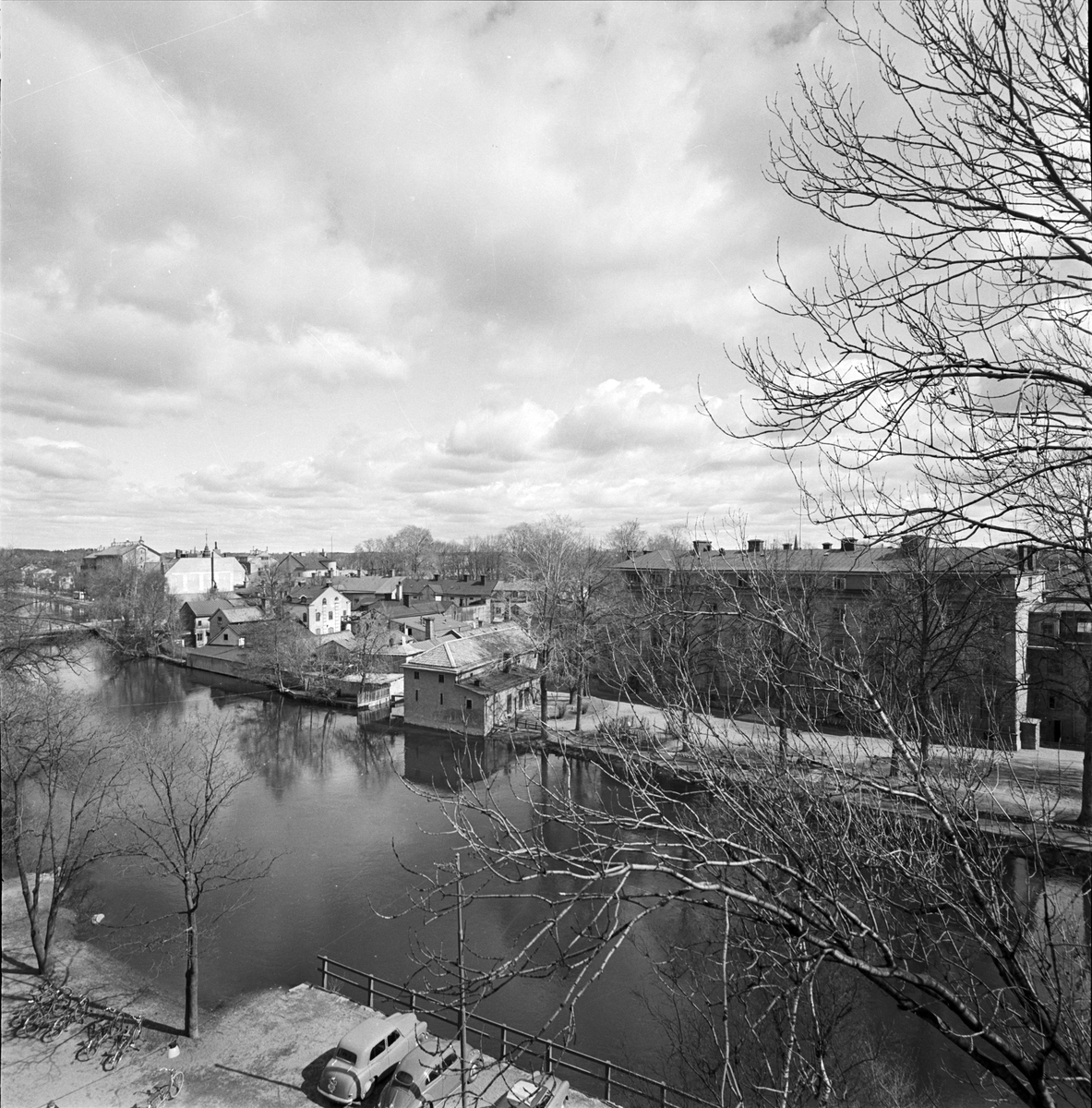 Vy från Västra Strandgatan mot kvarteret Tigern, Uppsala 1956