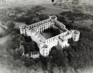 Marinens flygfoto över Borgholms slottsruin,1923. Ett av de första flygfoton över Borgholm. Vid denna tid hade Sverige inget flygvapen utan de få plan som fanns tillhörde marinen.