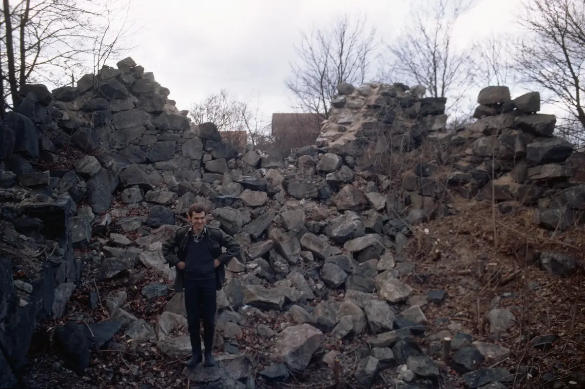 Roland de Thorey i Össeby kyrkoruin.
