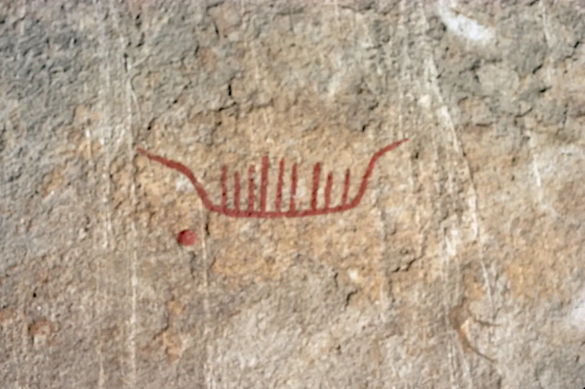 Hällristningen vid Fornvägen.