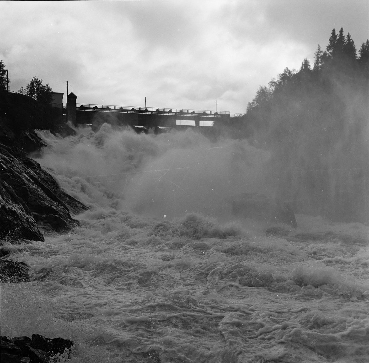 Stor vannføring i Øvre og Nedre Leirfoss