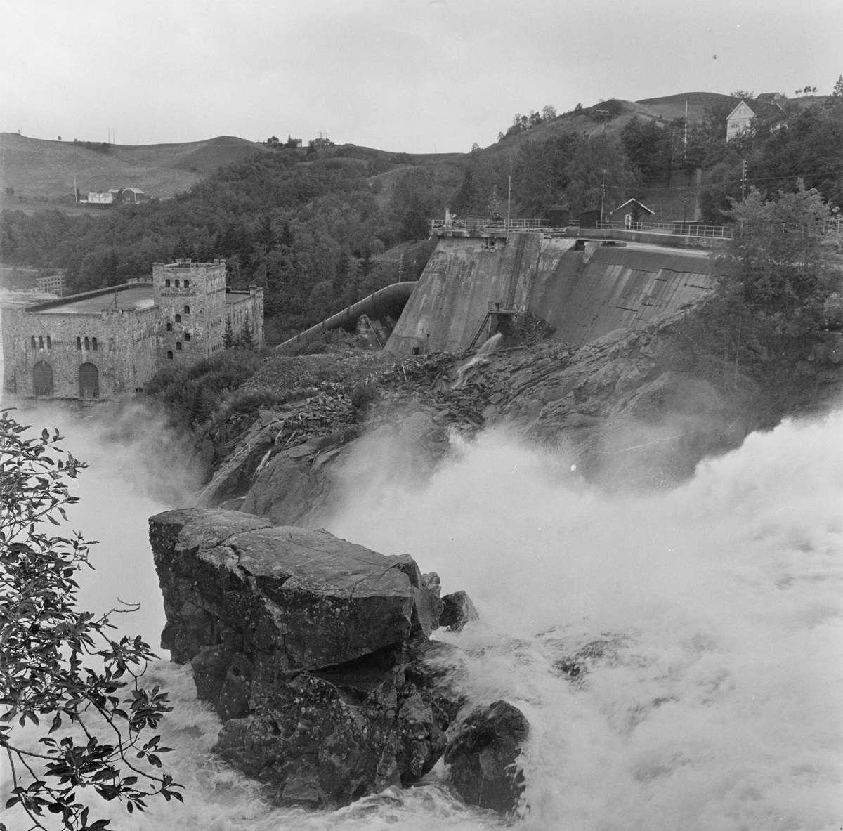 Stor vannføring i Øvre og Nedre Leirfoss