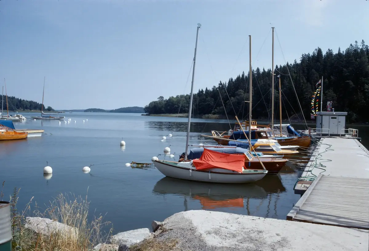 Nykvarn; småbåtshamn.