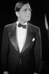 "Følgende shots er fra Ibsens "Et spøkelse forelsker seg" Pe