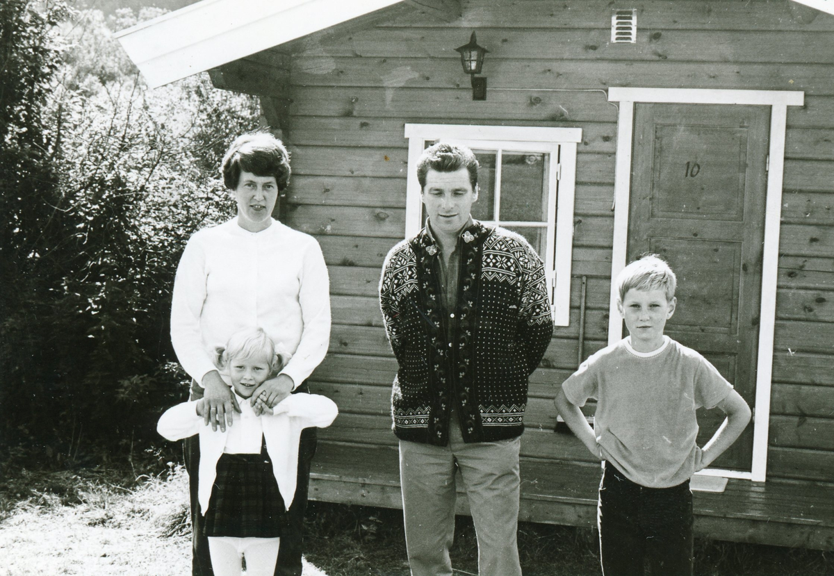 Frå v. Karen Ingeborg Haugen Hoftun med Magne frafor seg ,Harald Hoftun og Nils Gunnar Hoftun.