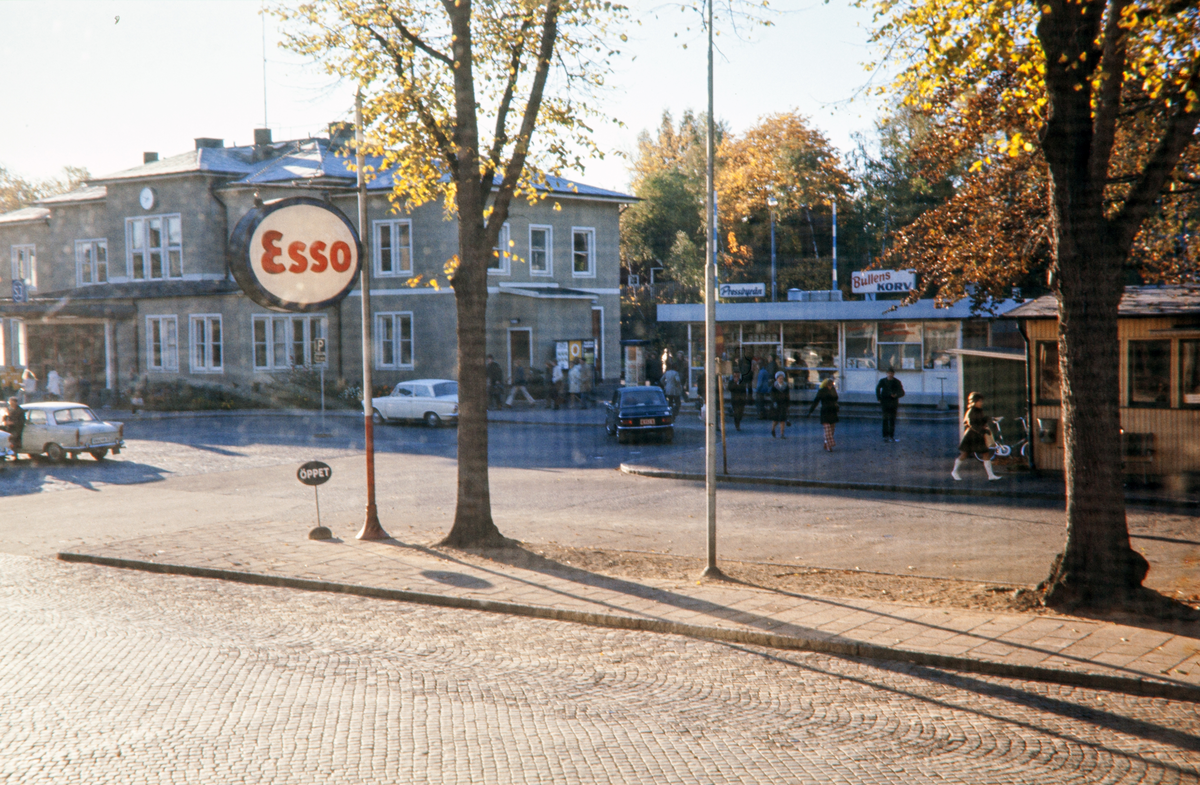 Järnvägsstationen med järnvägsplanen, Växjö. 
Färgfoto ca 1970.