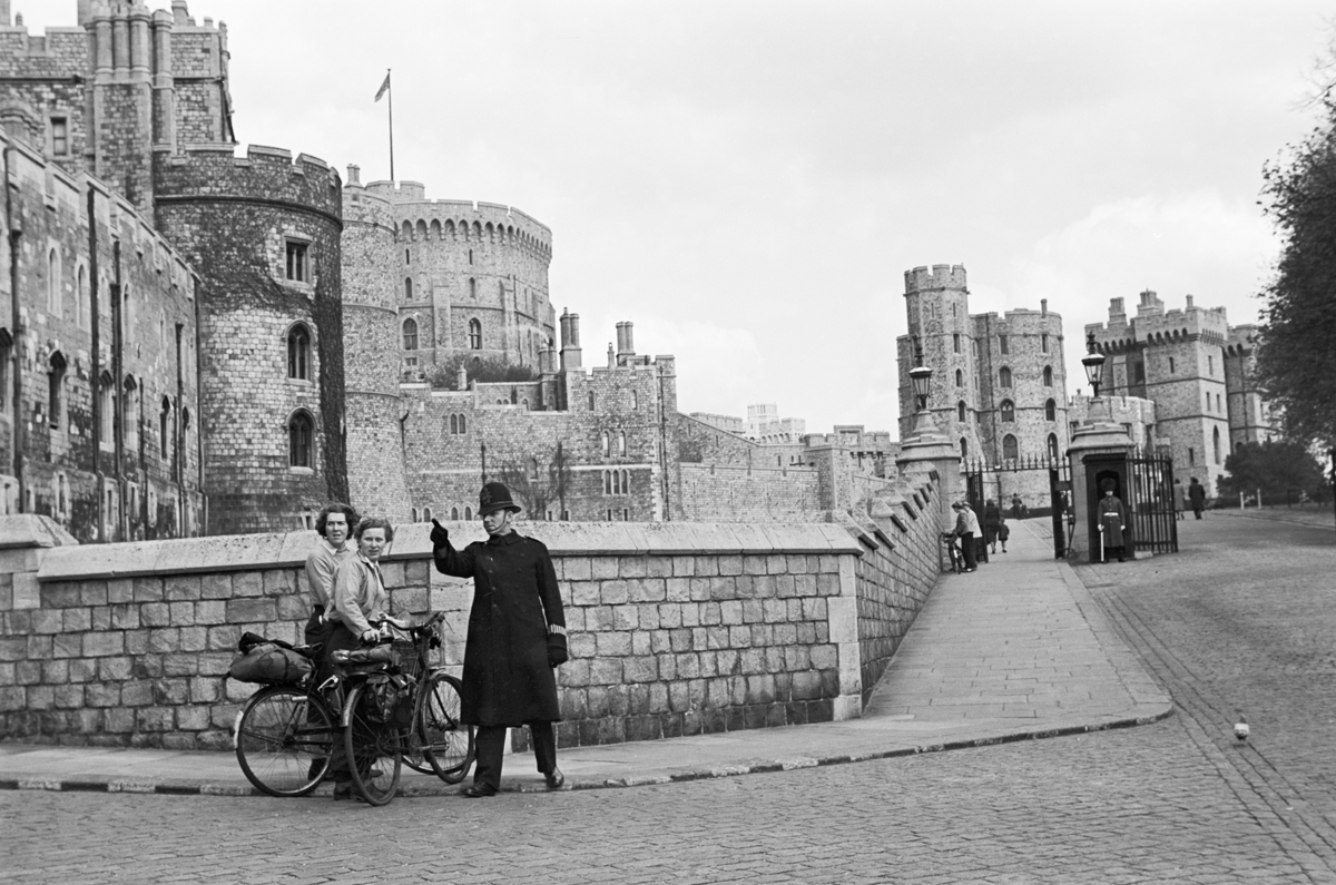 Bygate med historiske bygninger