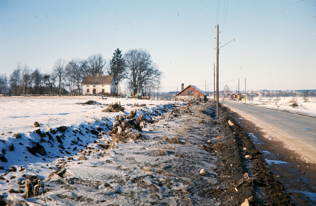 Telestadsvägen vid Teleborgs slotts ägor, ca. 1967. Smedsvängen.