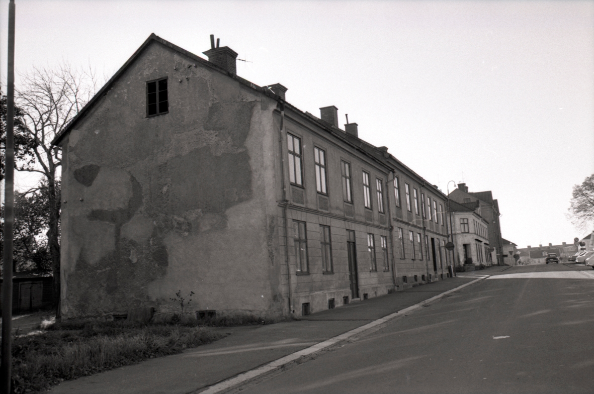 Bostadshus på Bragegatan 3-7 från norr. Husen revs 1970.