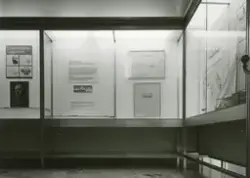 Utställningen Gordon Macfie i trappmonter.