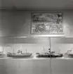 Permanent utställning i Rederisalen innan den bröts upp 1974. Överblick av utställningsinteriör.