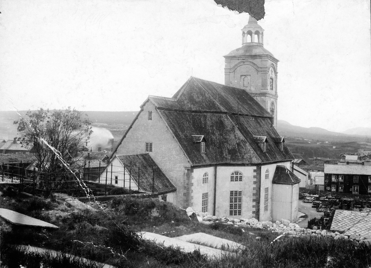 Røros kirke 1896, sett fra øvre kirkegård mot øst