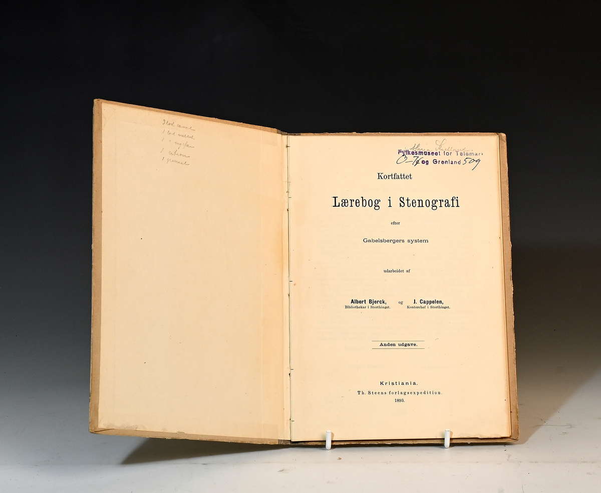 Bjerck, A. og Cappelen, J. Kortfattet lærebog i Stenografi. Anden udg. Kr.a. 1893.