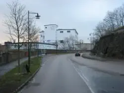 Vy västerut på Kvarnbygatan år 2011. Närmast till vänster se