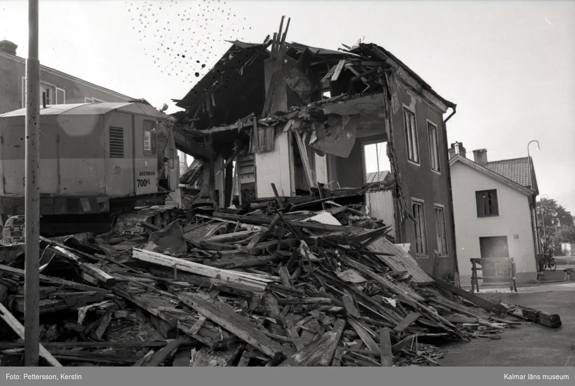 Rivningen hörnhuset Västerlånggatan - Gamla Kungsgatan 21 september 1970.